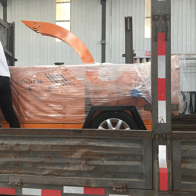 移動式園林樹枝粉碎機(jī)裝車發(fā)往北京